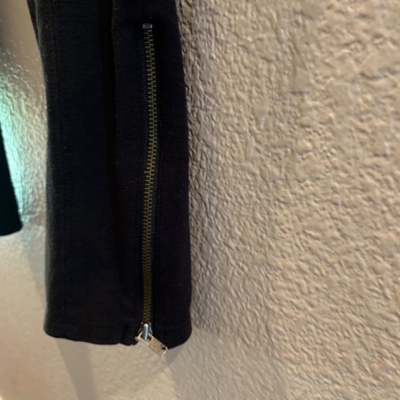 Basically NEW Super Cute Comfy Side Sip Leggings - Picture 3 of 5